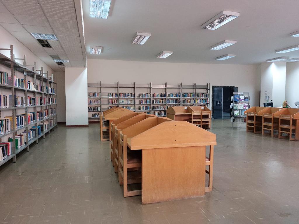 قاعة كتب 4